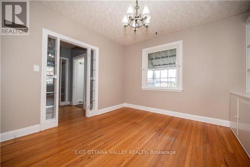 334 Pembroke Street, Pembroke, ON - Indoor Photo Showing Other Room