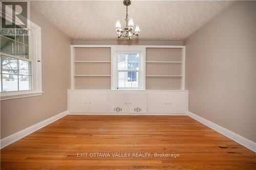 334 Pembroke Street, Pembroke, ON - Indoor Photo Showing Other Room