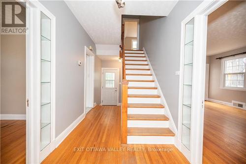 334 Pembroke Street, Pembroke, ON - Indoor Photo Showing Other Room