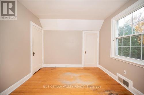 334 Pembroke Street, Pembroke, ON - Indoor Photo Showing Other Room