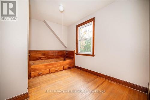 334 Pembroke Street, Pembroke, ON - Indoor Photo Showing Other Room