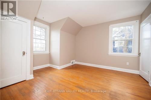 334 Pembroke Street, Pembroke, ON - Indoor Photo Showing Other Room