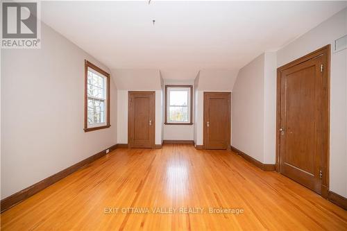 334 Pembroke Street, Pembroke, ON - Indoor Photo Showing Other Room