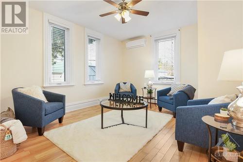 14 Charles Street, Arnprior, ON - Indoor Photo Showing Living Room