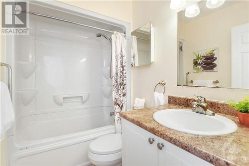 14 Charles Street, Arnprior, ON - Indoor Photo Showing Bathroom