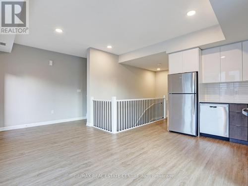 122 - 708 Woolwich Street, Guelph, ON - Indoor Photo Showing Kitchen