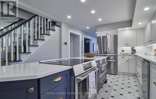 536 Centre Street N, Whitby (Downtown Whitby), ON - Indoor Photo Showing Kitchen With Upgraded Kitchen