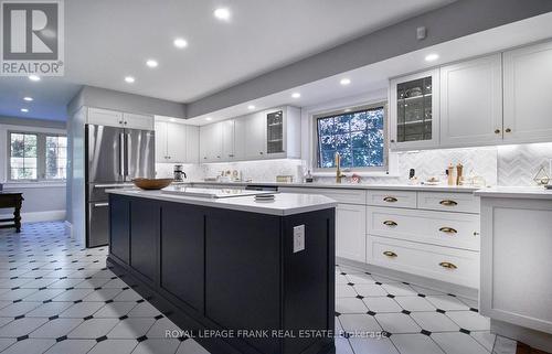 536 Centre Street N, Whitby (Downtown Whitby), ON - Indoor Photo Showing Kitchen