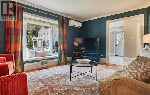 536 Centre Street N, Whitby (Downtown Whitby), ON - Indoor Photo Showing Living Room