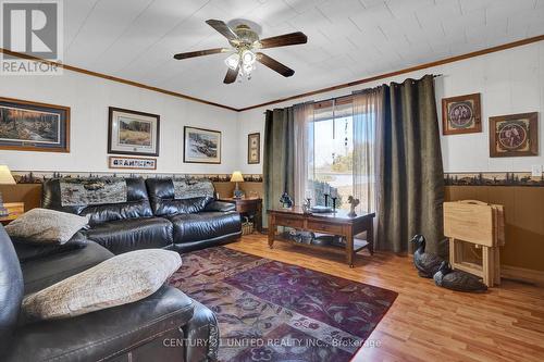 1976 Fish Lake Road, Prince Edward County (Sophiasburgh), ON - Indoor Photo Showing Living Room