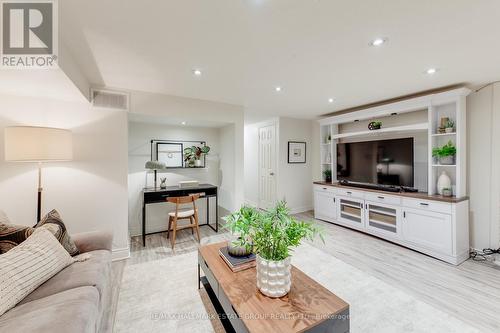 23 - 543 Steeles Avenue W, Toronto, ON - Indoor Photo Showing Living Room