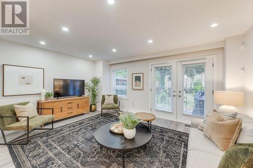 23 - 543 Steeles Avenue W, Toronto, ON - Indoor Photo Showing Living Room