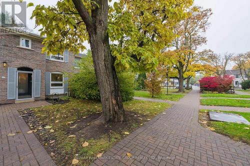 23 - 543 Steeles Avenue W, Toronto, ON - Outdoor