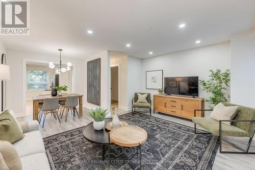 23 - 543 Steeles Avenue W, Toronto, ON - Indoor Photo Showing Living Room