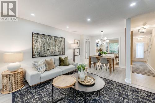 23 - 543 Steeles Avenue W, Toronto, ON - Indoor Photo Showing Living Room