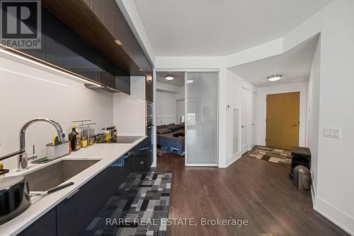 312 - 1 Edgewater Drive, Toronto, ON - Indoor Photo Showing Kitchen