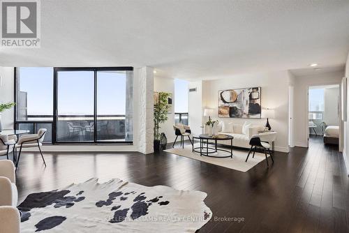 Ph2 - 75 Graydon Hall Drive, Toronto, ON - Indoor Photo Showing Living Room