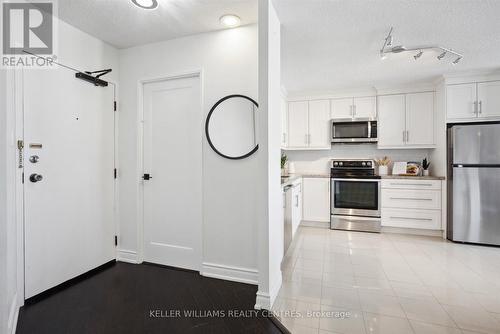 Ph2 - 75 Graydon Hall Drive, Toronto, ON - Indoor Photo Showing Kitchen