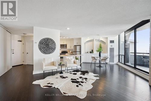 Ph2 - 75 Graydon Hall Drive, Toronto, ON - Indoor Photo Showing Living Room