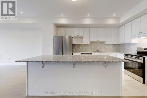 395 Tennant Circle, Vaughan, ON - Indoor Photo Showing Kitchen With Upgraded Kitchen