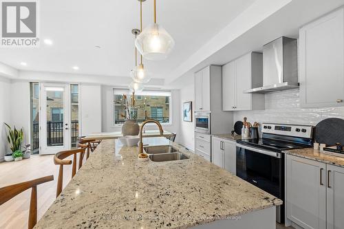 111 Drover Circle, Whitchurch-Stouffville, ON - Indoor Photo Showing Kitchen With Stainless Steel Kitchen With Double Sink With Upgraded Kitchen