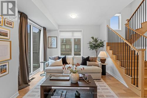 111 Drover Circle, Whitchurch-Stouffville, ON - Indoor Photo Showing Living Room