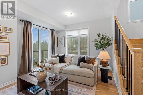 111 Drover Circle, Whitchurch-Stouffville, ON - Indoor Photo Showing Living Room