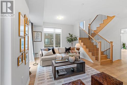 111 Drover Circle, Whitchurch-Stouffville, ON - Indoor Photo Showing Living Room