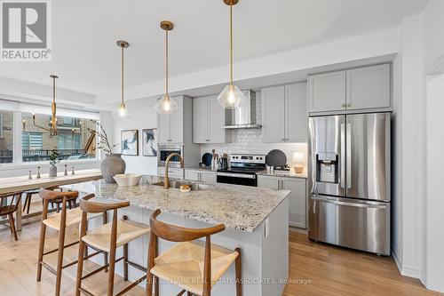 111 Drover Circle, Whitchurch-Stouffville, ON - Indoor Photo Showing Kitchen With Stainless Steel Kitchen With Double Sink With Upgraded Kitchen