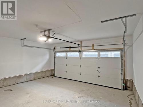 28 Millman Lane, Richmond Hill, ON - Indoor Photo Showing Garage