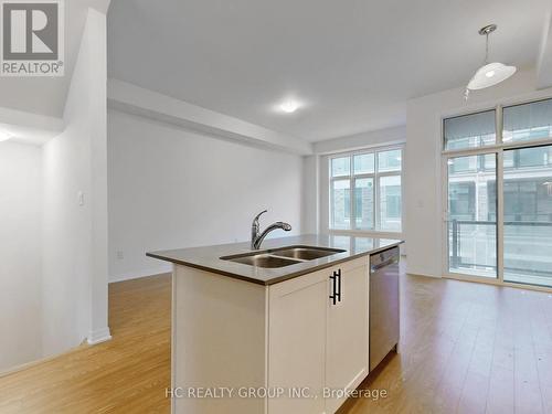 28 Millman Lane, Richmond Hill, ON - Indoor Photo Showing Kitchen With Double Sink