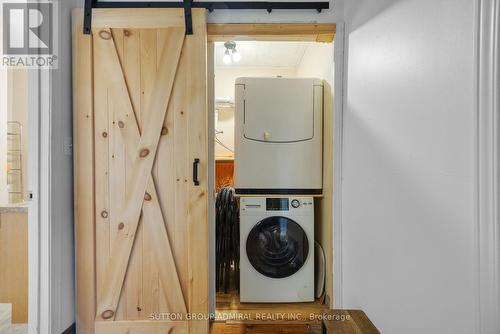 815 Lagoon Drive, Georgina, ON - Indoor Photo Showing Laundry Room