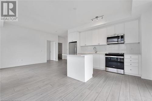 55 Duke Street W Unit# 909, Kitchener, ON - Indoor Photo Showing Kitchen