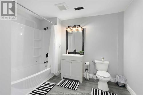 615 Donlon, Lasalle, ON - Indoor Photo Showing Bathroom