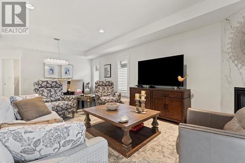 13 Holly Street, Kingsville, ON - Indoor Photo Showing Living Room