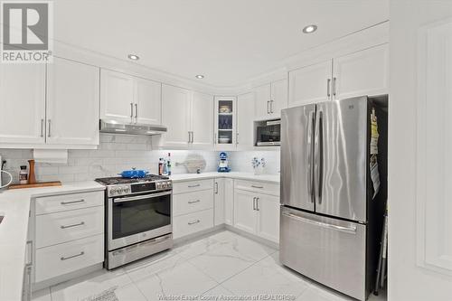 13 Holly Street, Kingsville, ON - Indoor Photo Showing Kitchen With Upgraded Kitchen