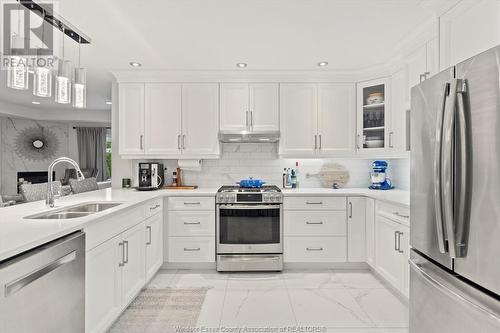 13 Holly Street, Kingsville, ON - Indoor Photo Showing Kitchen With Double Sink With Upgraded Kitchen