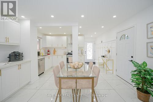 55 Crosswood Lane, Brampton, ON - Indoor Photo Showing Kitchen