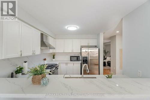 132 Tomabrook Crescent, Brampton, ON - Indoor Photo Showing Kitchen