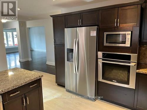 4289 Creeks End W, Mississauga, ON - Indoor Photo Showing Kitchen