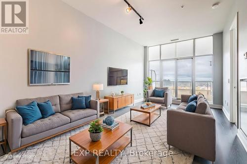 724 - 2480 Prince Michael Drive, Oakville, ON - Indoor Photo Showing Living Room