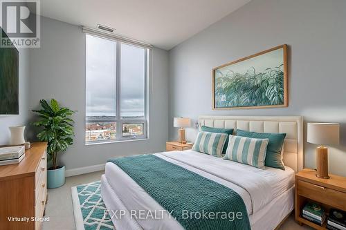 724 - 2480 Prince Michael Drive, Oakville, ON - Indoor Photo Showing Bedroom