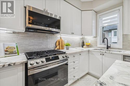 3946 Leonardo Street, Burlington, ON - Indoor Photo Showing Kitchen With Upgraded Kitchen