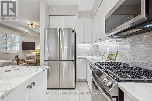 3946 Leonardo Street, Burlington, ON - Indoor Photo Showing Kitchen