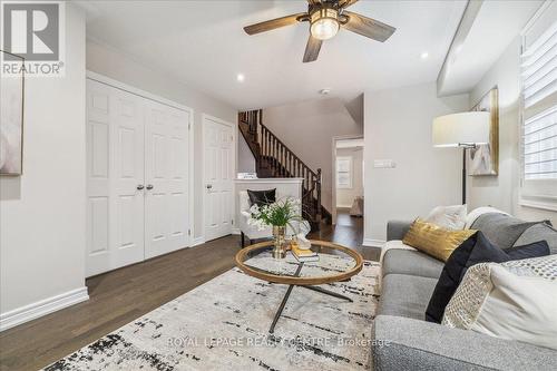 3946 Leonardo Street, Burlington, ON - Indoor Photo Showing Living Room