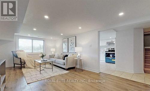 41 Connor Drive, Whitchurch-Stouffville, ON - Indoor Photo Showing Living Room