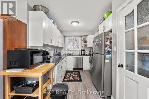 143 Westmount Drive N, Orillia, ON - Indoor Photo Showing Kitchen