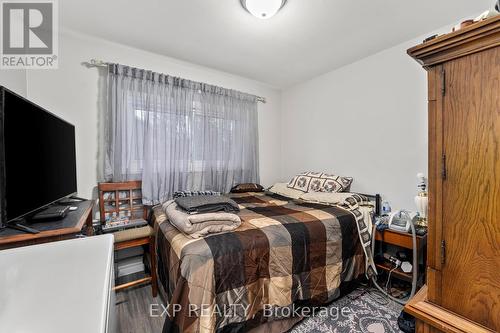 143 Westmount Drive N, Orillia, ON - Indoor Photo Showing Bedroom