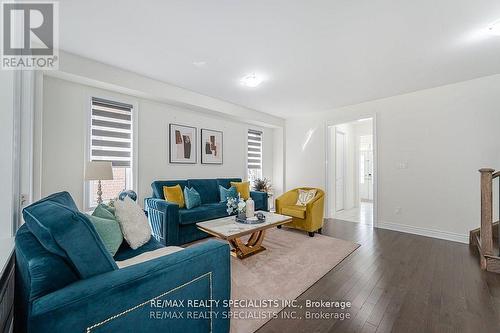 43 Petch Avenue, Caledon, ON - Indoor Photo Showing Living Room