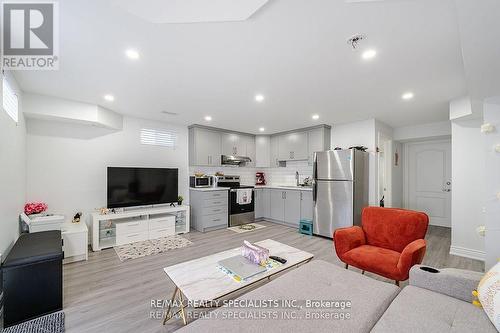 43 Petch Avenue, Caledon, ON - Indoor Photo Showing Living Room